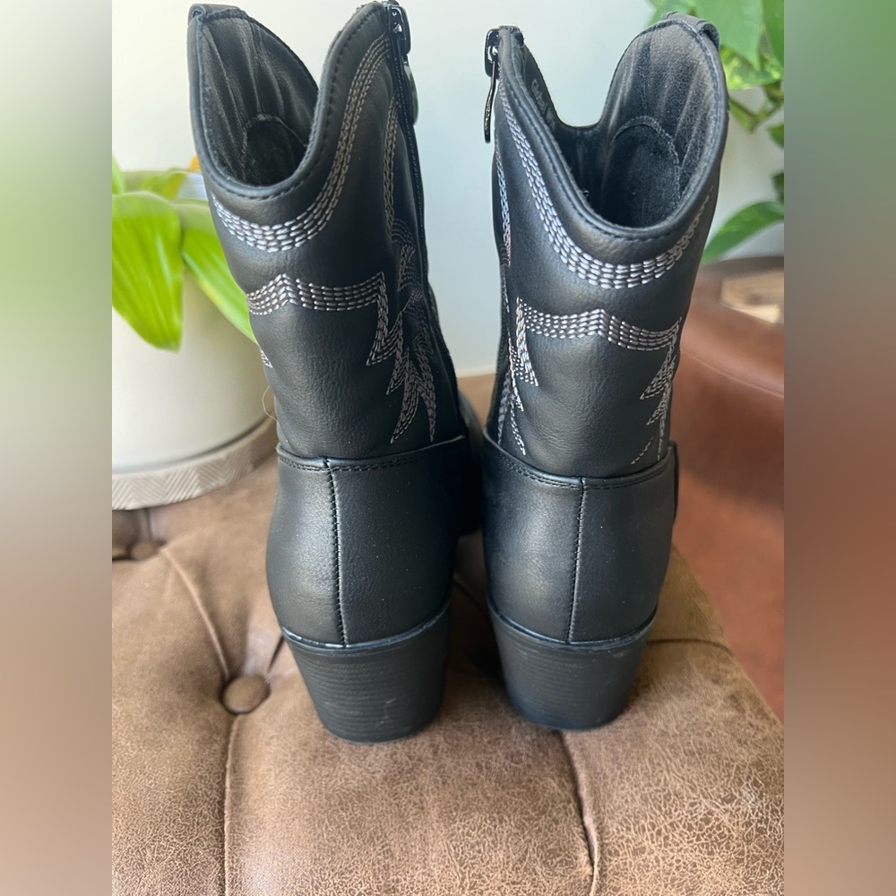 Global Win Black Western Ankle Boots with Contrast Stitching - Picture 4 of 7